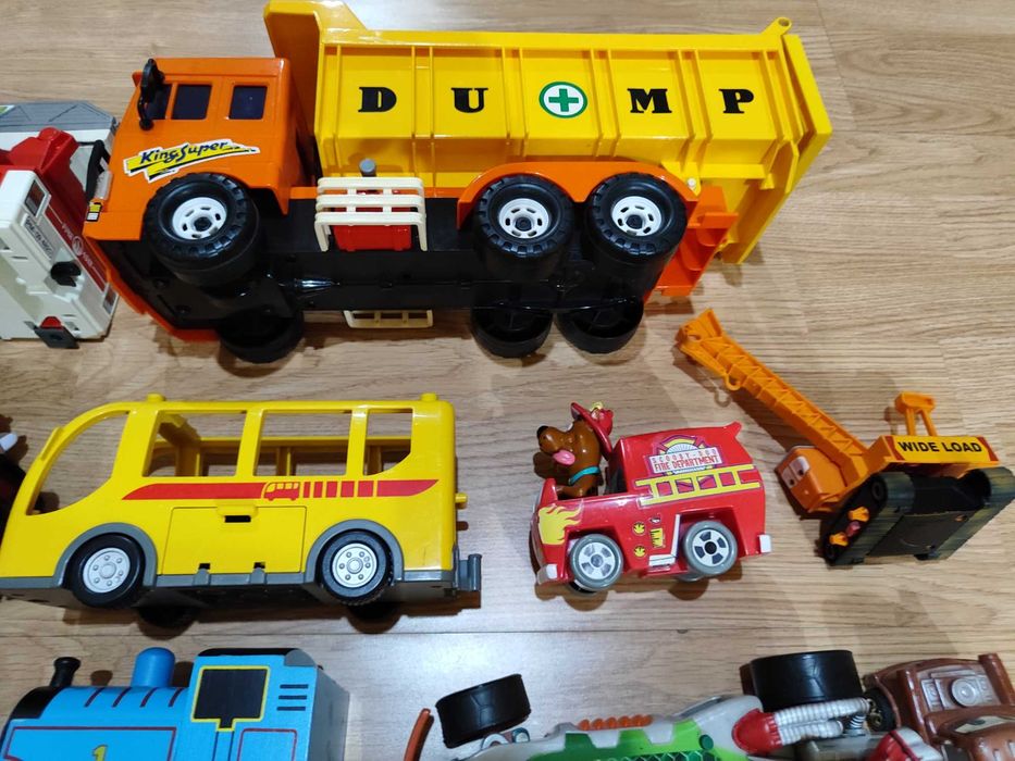 Машинки 28 штук большие и маленькие