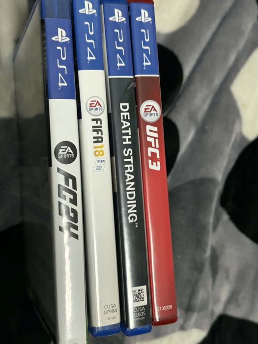 Vand playstation 4 pro 2 manete 4 jocuri