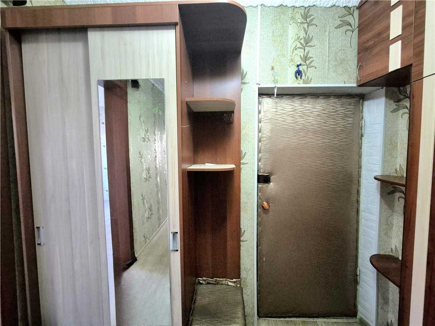 Продам 2 комн квартиру по пр Строителей 
На 1/2эт