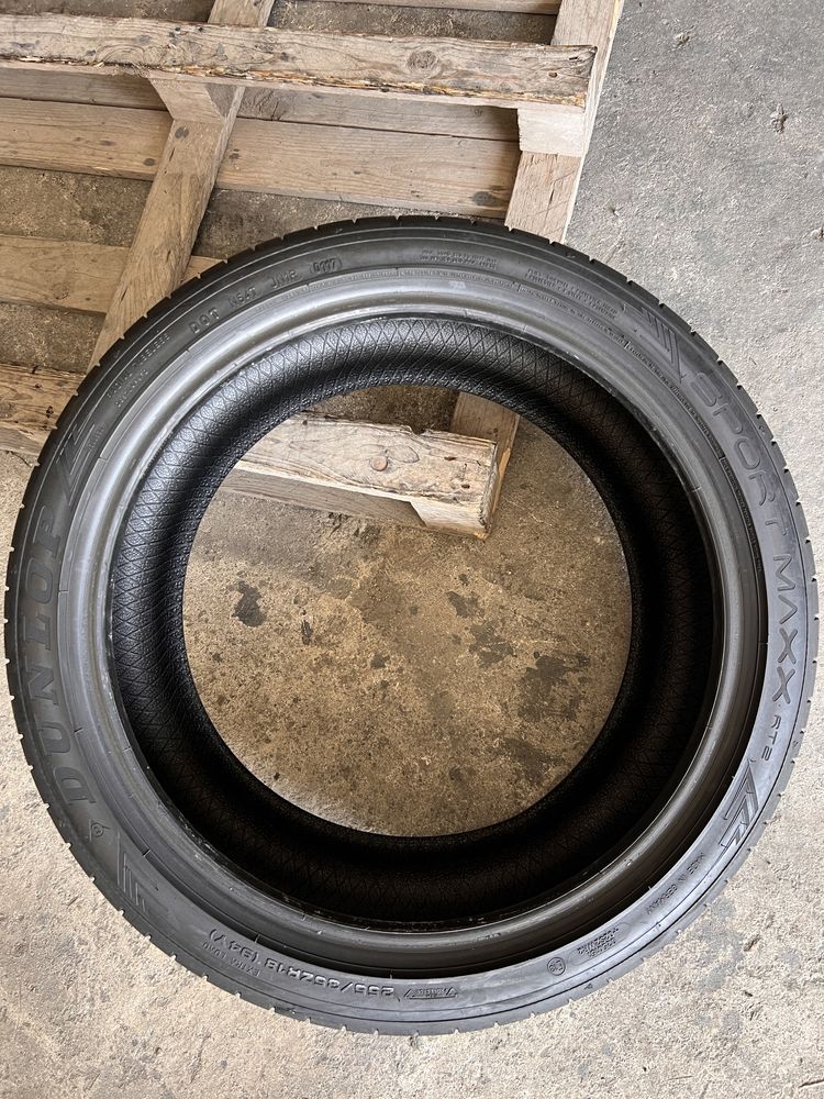4 anvelope vara 255/35/18 + 225/40/18 , Dunlop !