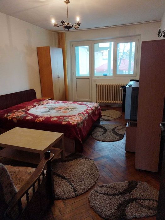 Apartament 3 camere decomandat de închiriat Alexandru cel Bun