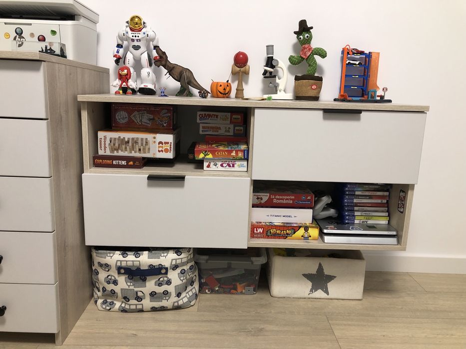 Vând comodă din pal