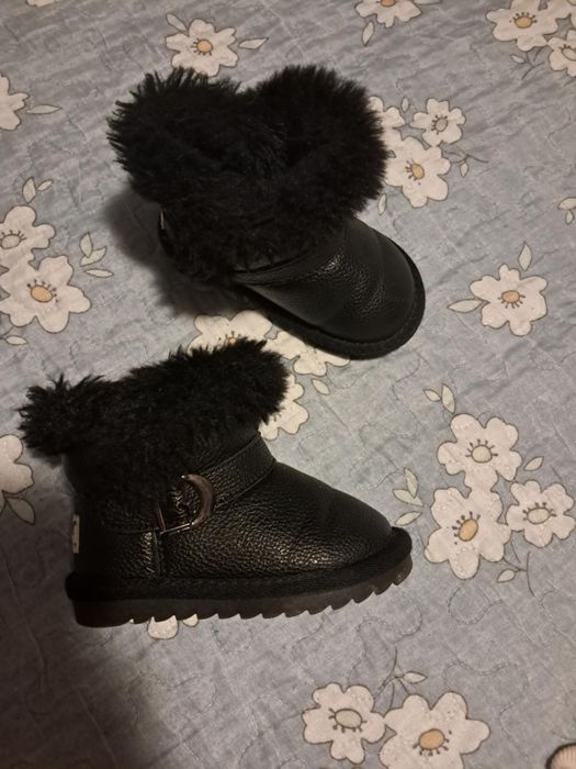 UGG măr 23 și seturi hm