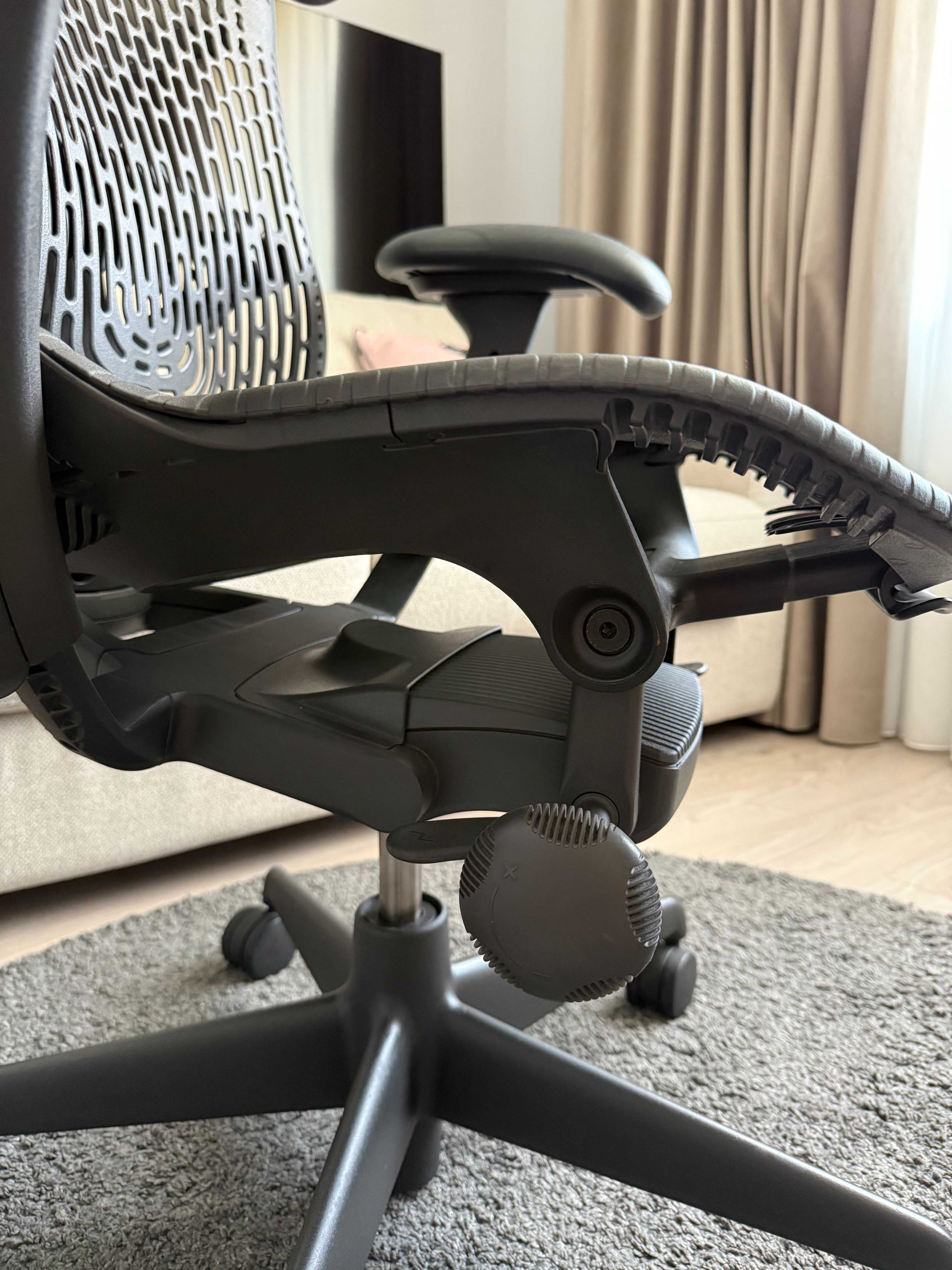 Herman Miller Mirra 2 (Fully Loaded) Офис Стол - Изключително Запазен!