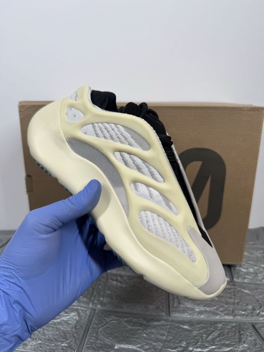 Yeezy boost 700 Azael