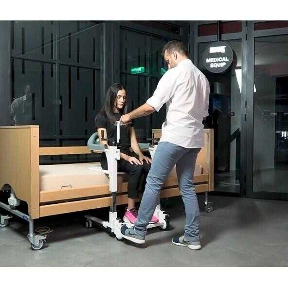 Scaun cu vas de toaleta, cu lift, pe roti, pentru transfer, max. 100kg