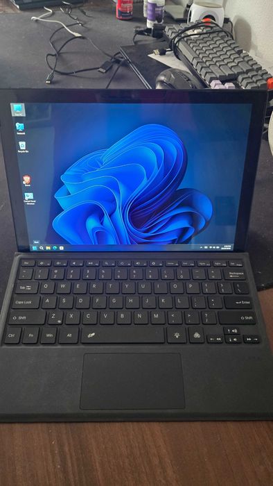 Microsoft Surface Pro 7 ,CPU: I5-1035G4 ,256 Gb, Pen + docking station