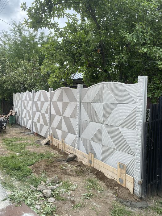 Gard beton din placi