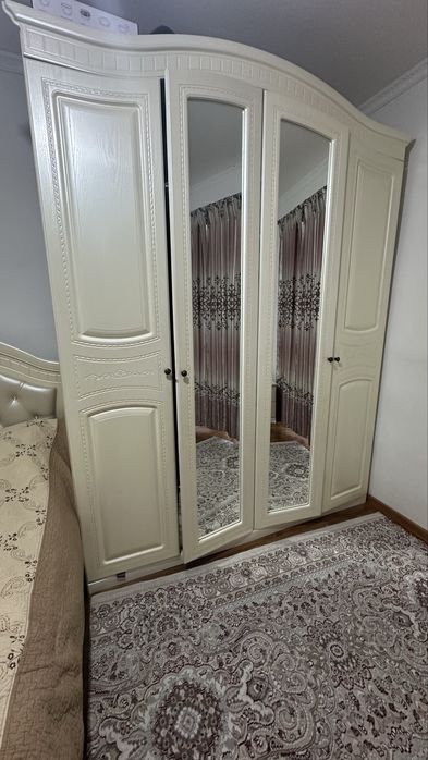 Продам спальный гарнитур
