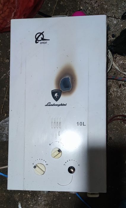 Газовая колонка  Gaz kalonka sotiladi. Remont qilish kerak.