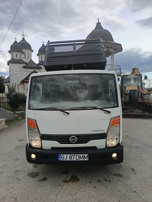 Nissan Cabstar Basculabil pe 3 părți