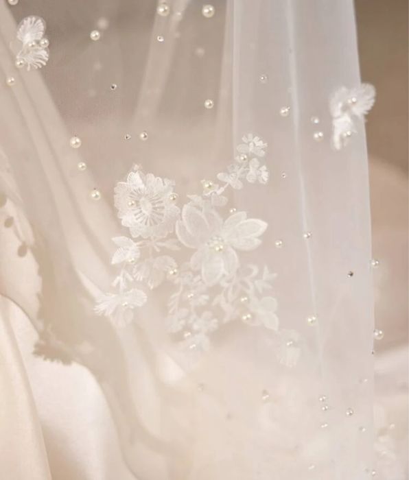 Voal cu perle si model deosebit