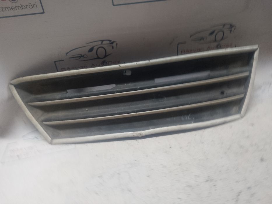 grila proiector stanga volkswagen passat cc 2010