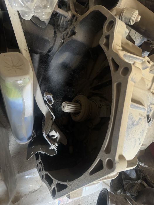 Opel karobka f 23 anchadan beri yotibdi chotki tushadi akorslaga 2 tur