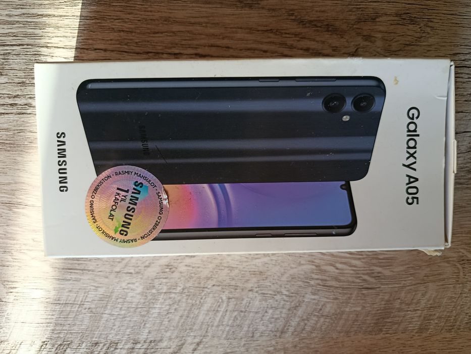 Срочно продам телефон SamsungA05