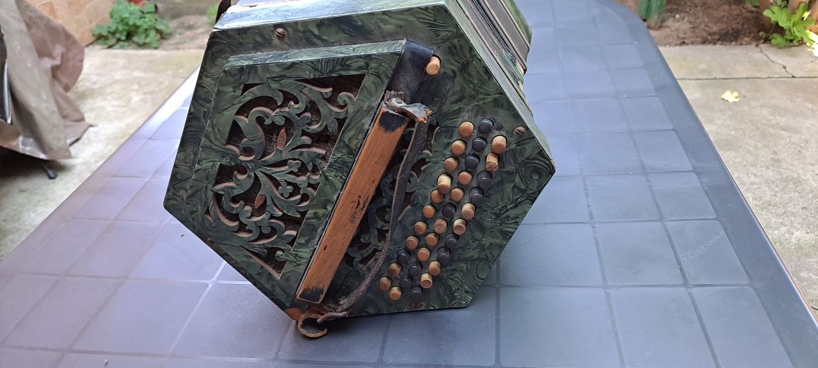 Bandoneon (armonică)- instrument muzical foarte vechi