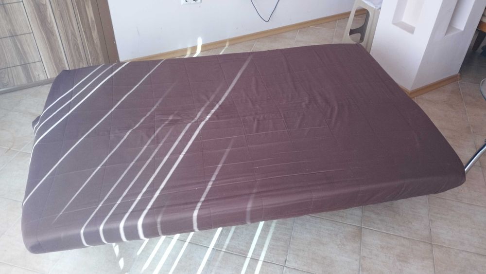 Диван разтегателен + подарък стъклена масичка