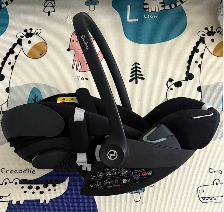 Scoica auto pentru copii Cybex Gold Cloud G i-Size Plus, 0-24 negru