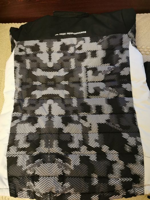 Продавам мъжко зимно яке Ellesse