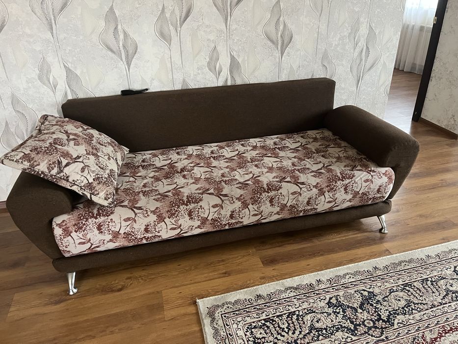 Продам 2 дивана раскладные с подушками