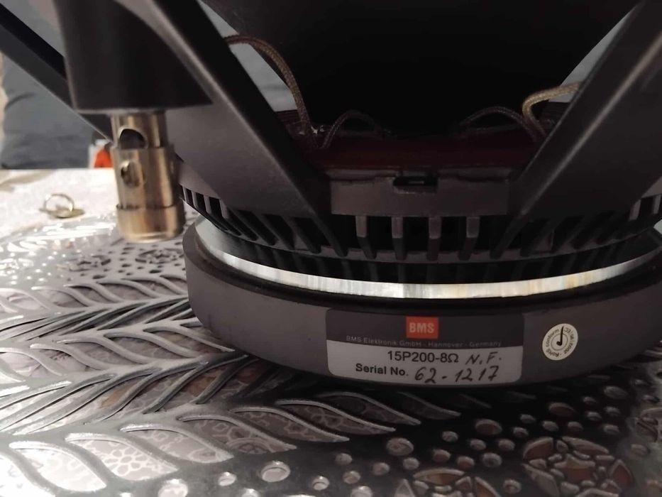 Продават се два говорителя Bms p200