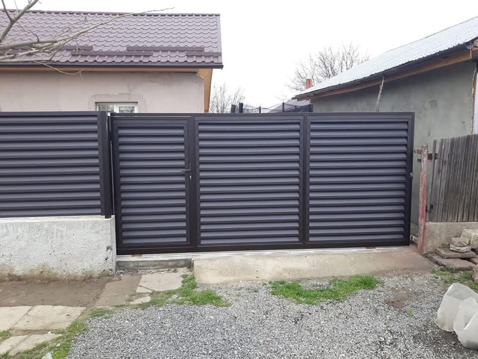 Vand garduri și porți la comanda clientului