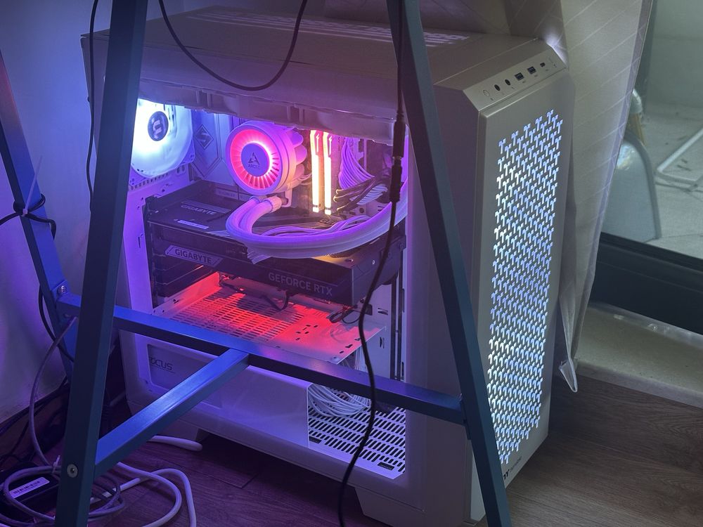 GAMING Компютър (PC) 5070ti ryzen 7 9800X3D 32RAM 6000Mhz
