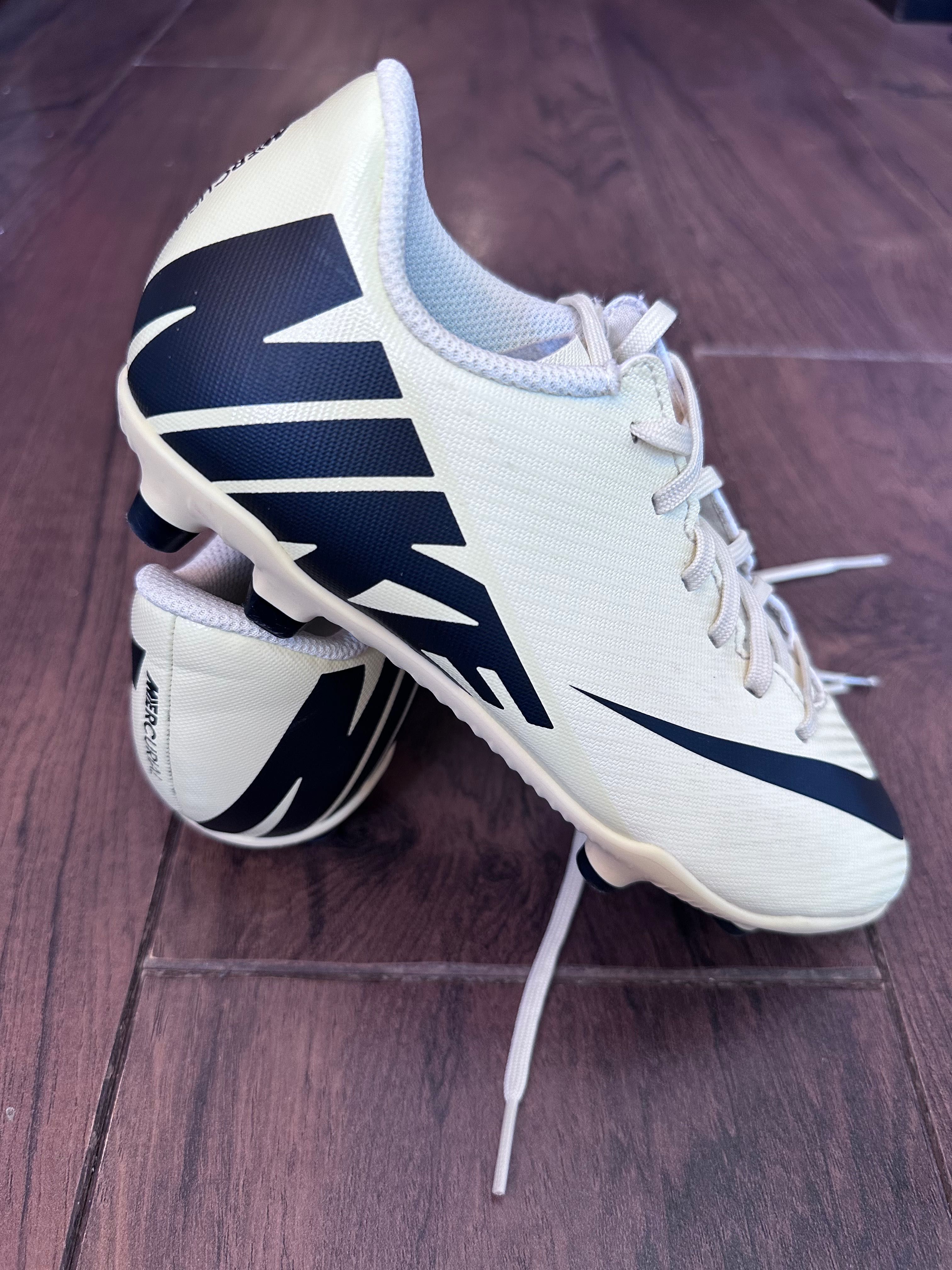 Детски футболни обувки Nike MERCURIAL EU34