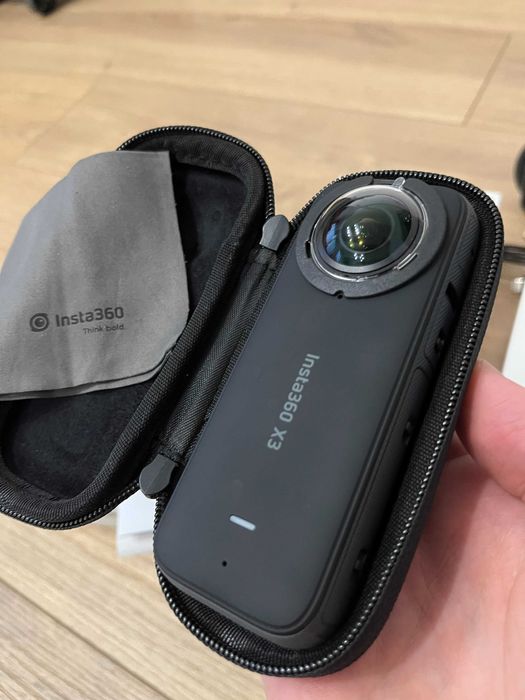 Екшън камера Insta360 x3 - гаранционна, като нова, с много аксесоари