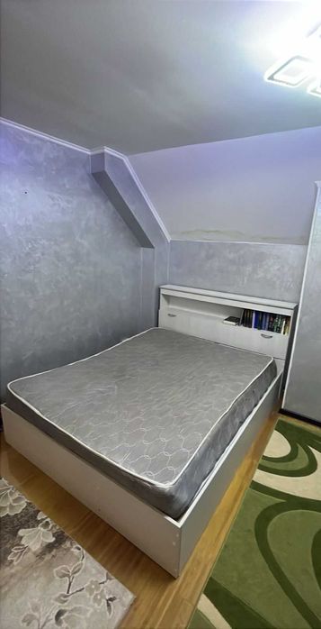 двуспальная кровать