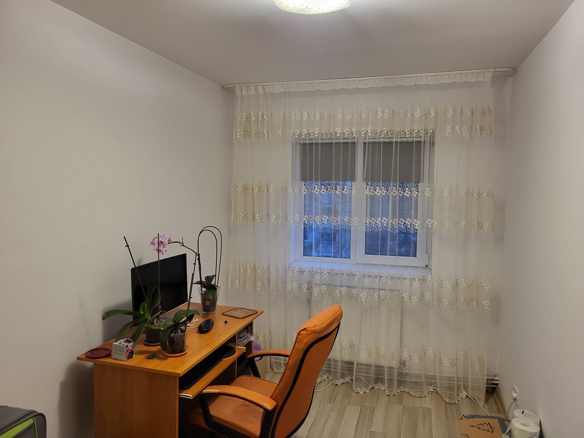 Apartament 3 camere zona Liceul Economic