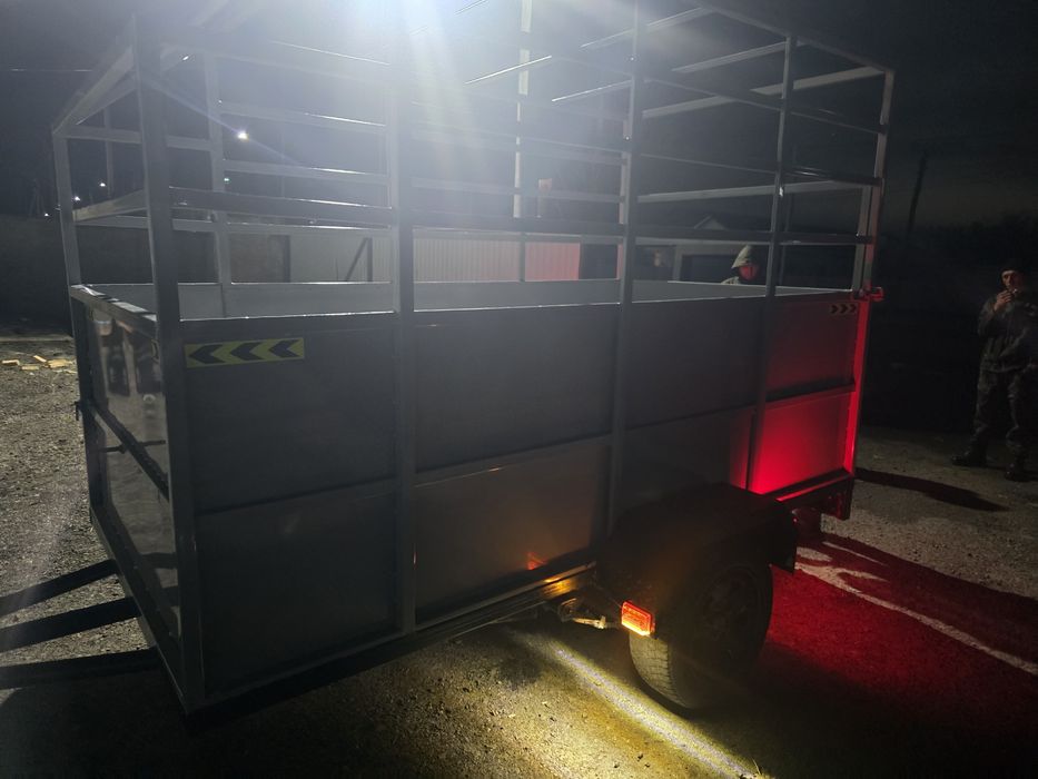 Продам прицеп коневозка