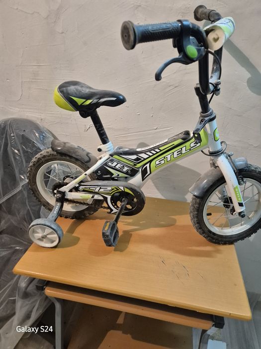 Детский велосипед нужен небольшой ремонт.