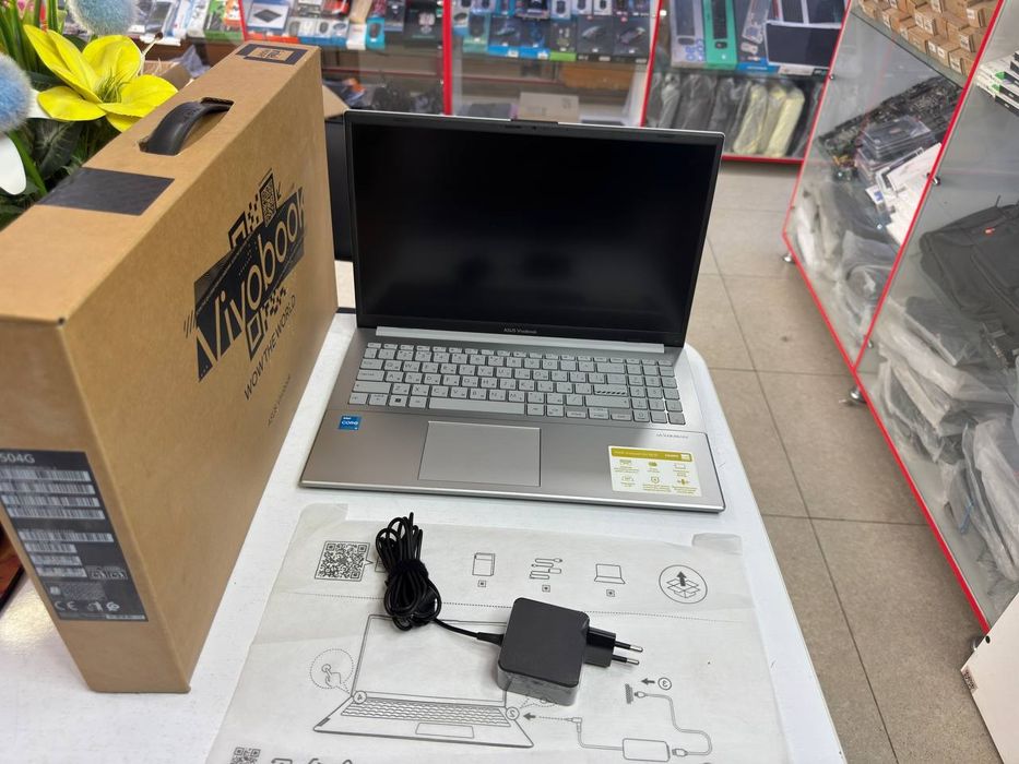 Asus i3 N305 8GB 256SSD FHD