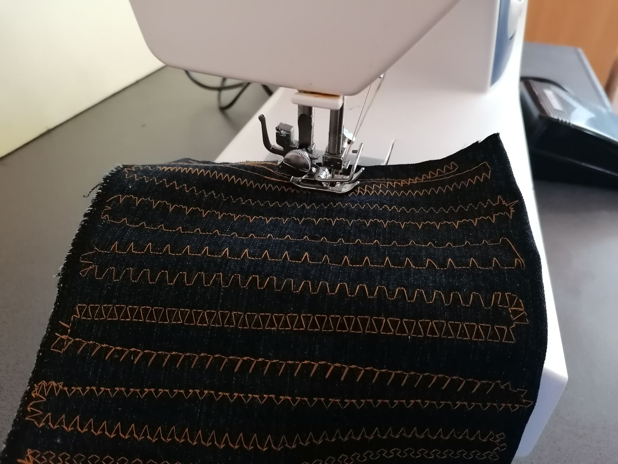 Masina de cusut electrica FIF stare impecabila
