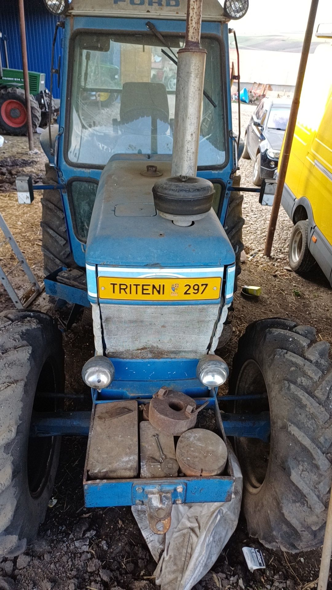 Vând Tractor ford