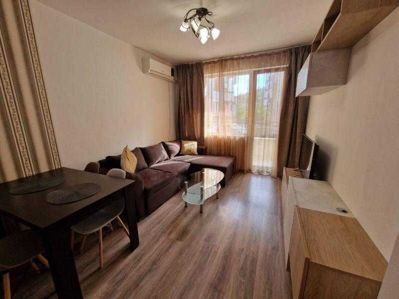 Дава се под наем Двустаен апартамент в Бургас, Лазур - 69 кв.м за 382.5 € - Снимка #1