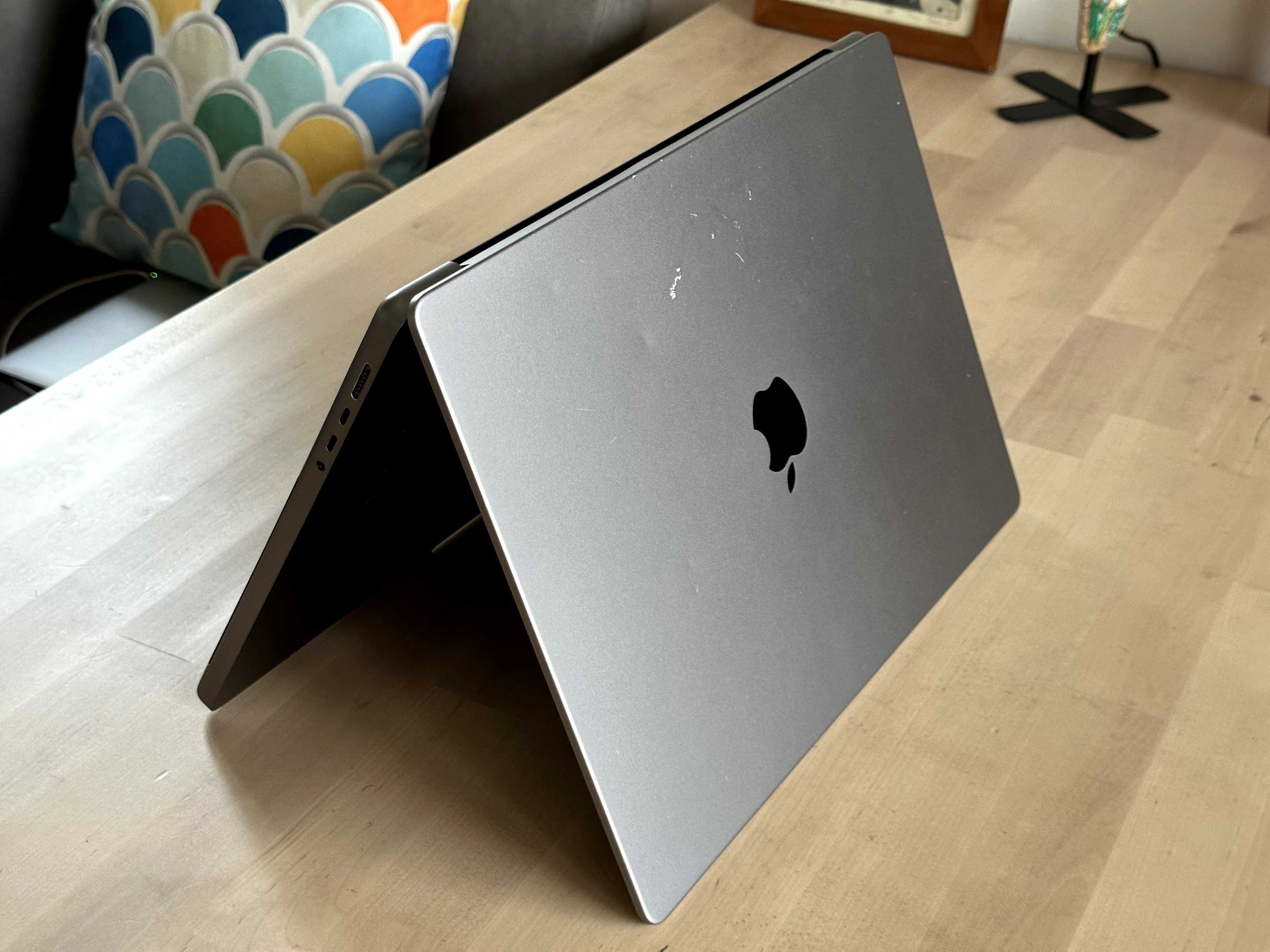 Apple Macbook Pro A2485 М1 ПРО 32 / 512  16 инча 2021 г