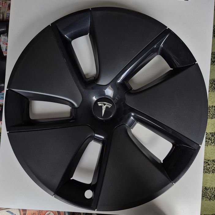 Тасове за тесла модел 3