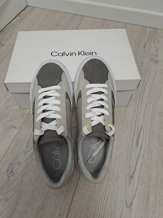 Vând pantofi sport casual Calvin Klein
