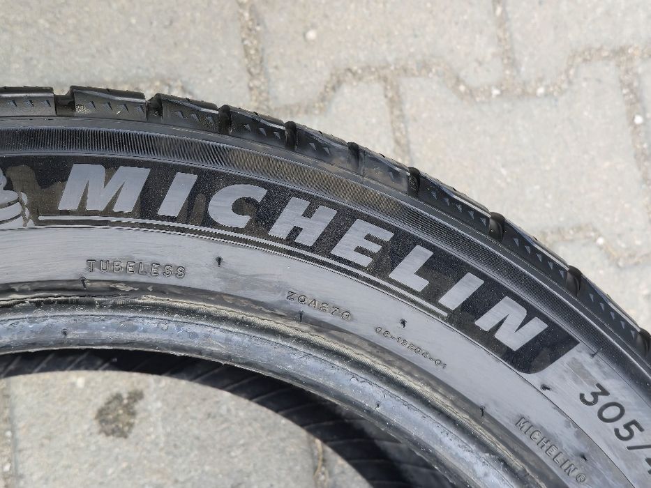 305 40 20 Michelin