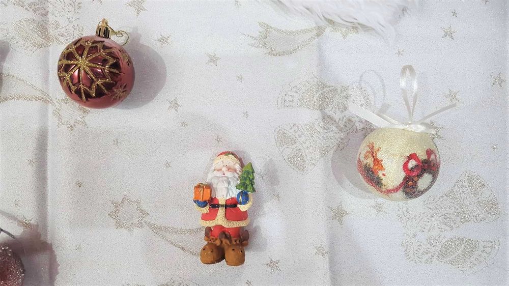 Покривка + елха + украса за Коледа