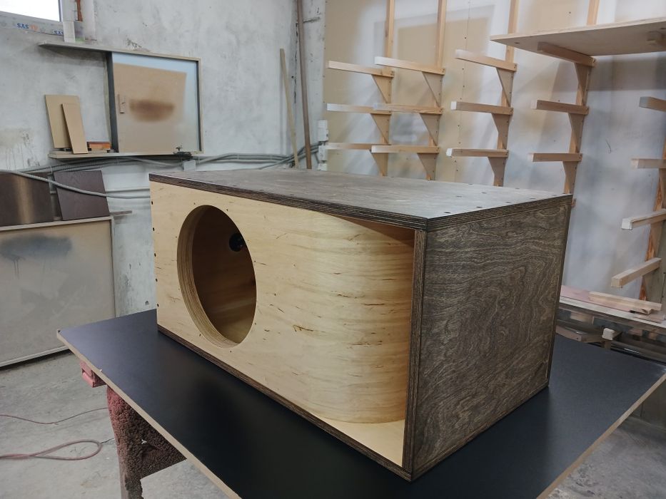 Продам расчетный короб для 12 дюймового сабвуфера(самбуфера)