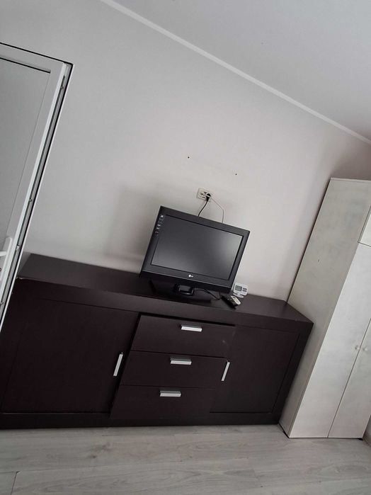 Vand comoda tv cel negru