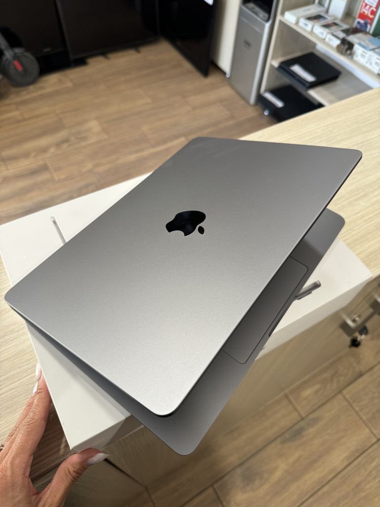 Laptop Apple MacBook Air 13", Apple M3, 8GB/256GB, Space Grey, CA NOU!