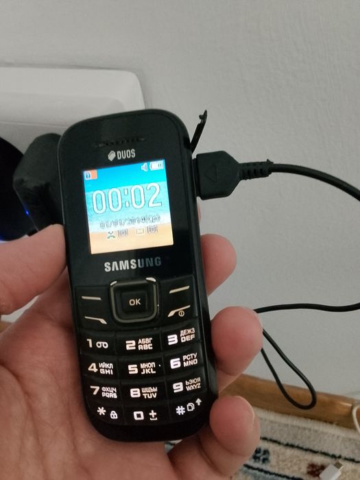 Продам телефон Самсунг 2-симичный телефон.