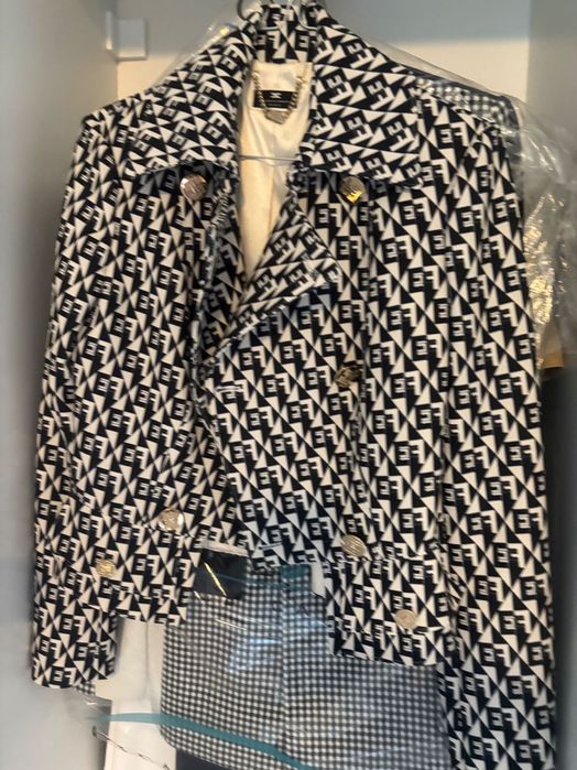 Сако на Elizabetta Franchi ,е отлично състояние ,никога не е носено