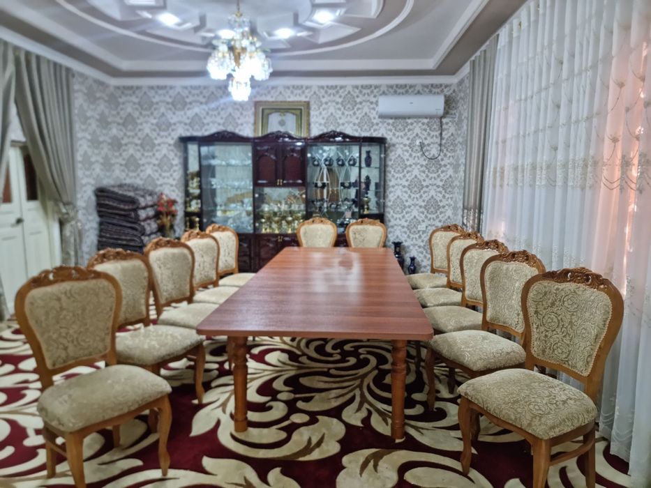 Продаётся стол и стулья