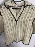tricou cu guler alb