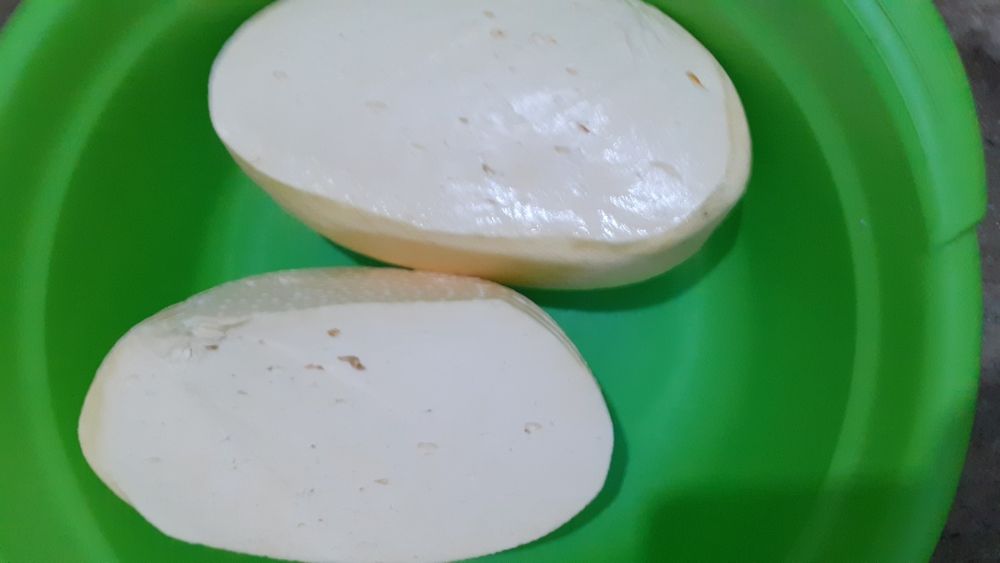 Caș și brânză de vacă